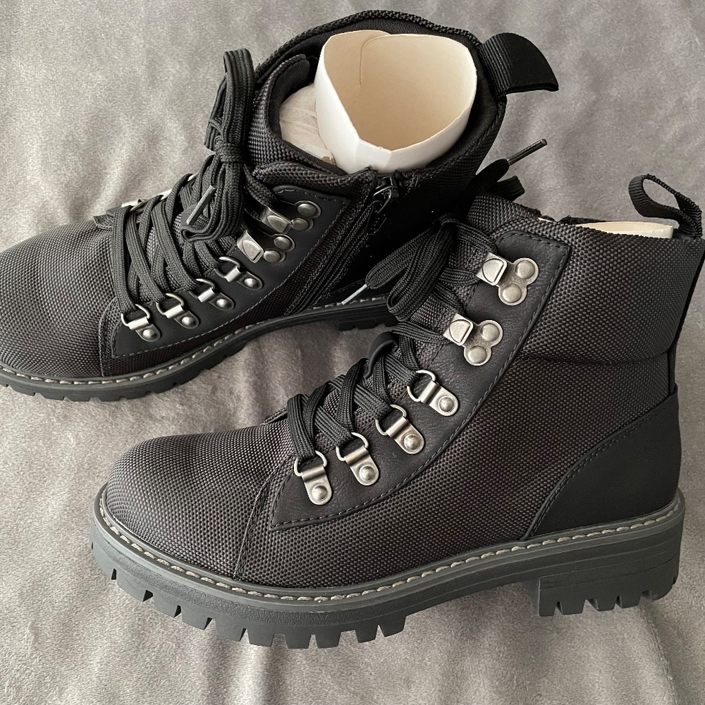 NIB SO Clavicle  Combat Boots BLACK Women 7